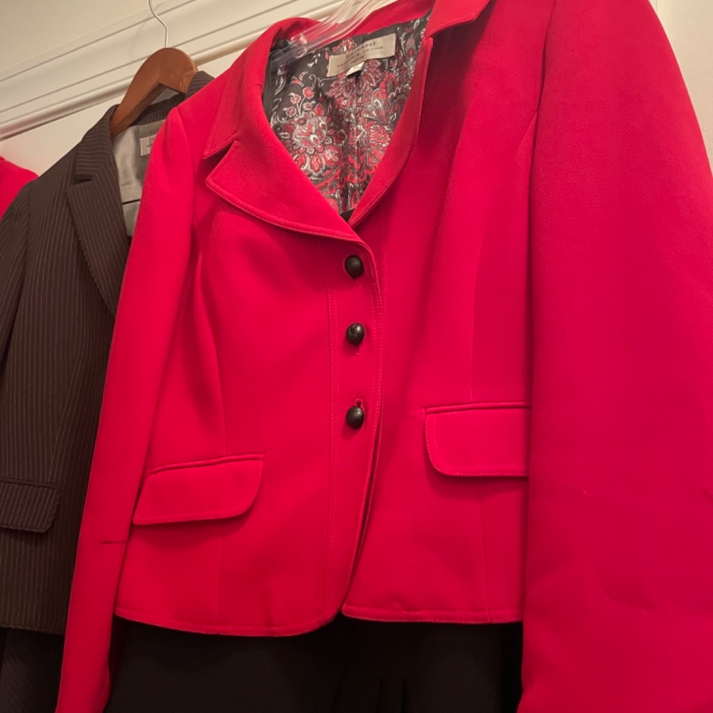 Women  suits - Picture 3 of 3
